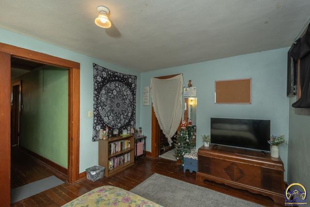 301 Walnut ST, Valley Falls, KS 66088