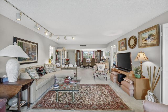 3900 Oaks Clubhouse Drive 410, Pompano Beach, FL 33069