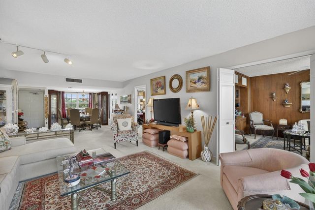 3900 Oaks Clubhouse Drive 410, Pompano Beach, FL 33069