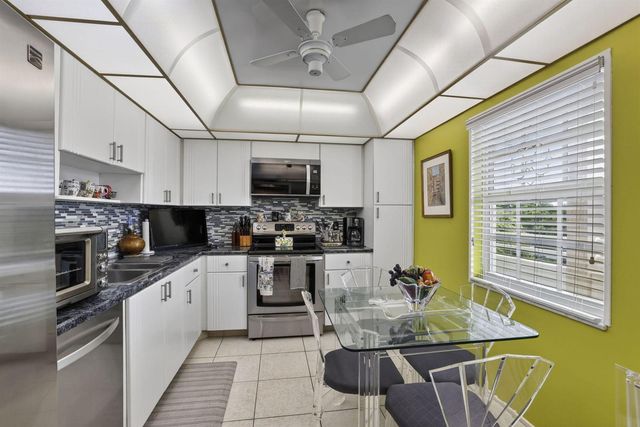 3900 Oaks Clubhouse Drive 410, Pompano Beach, FL 33069