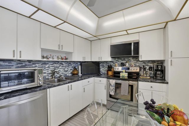 3900 Oaks Clubhouse Drive 410, Pompano Beach, FL 33069