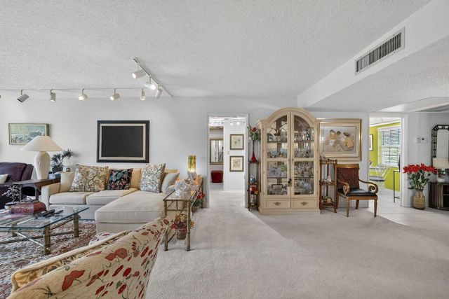 3900 Oaks Clubhouse Drive 410, Pompano Beach, FL 33069