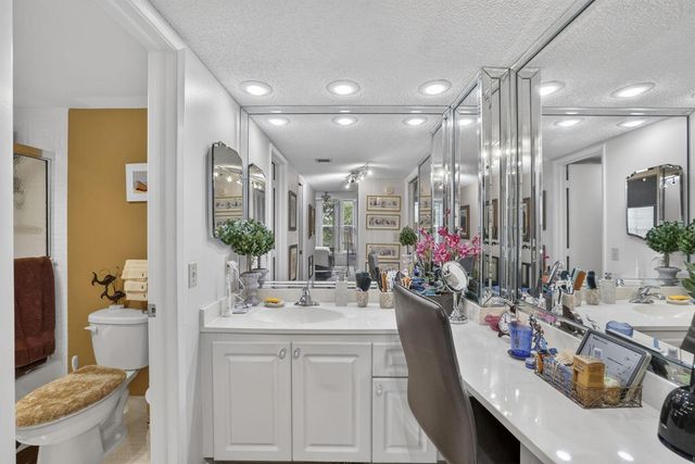 3900 Oaks Clubhouse Drive 410, Pompano Beach, FL 33069