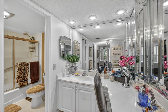 3900 Oaks Clubhouse Drive 410, Pompano Beach, FL 33069