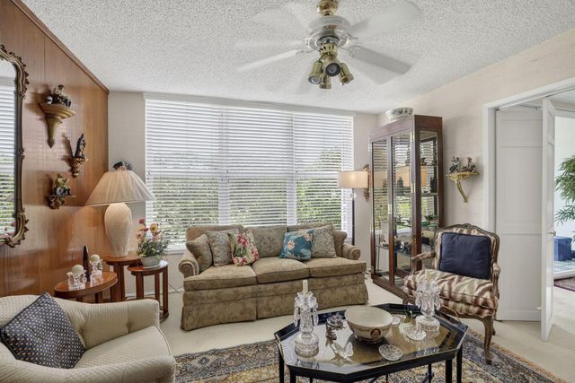 3900 Oaks Clubhouse Drive 410, Pompano Beach, FL 33069