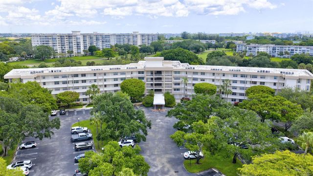 3900 Oaks Clubhouse Drive 410, Pompano Beach, FL 33069