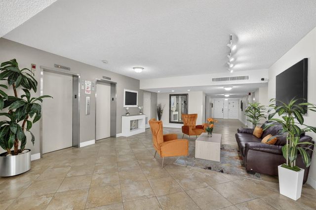3900 Oaks Clubhouse Drive 410, Pompano Beach, FL 33069
