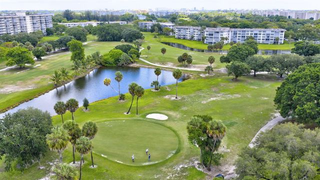 3900 Oaks Clubhouse Drive 410, Pompano Beach, FL 33069