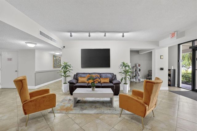 3900 Oaks Clubhouse Drive 410, Pompano Beach, FL 33069