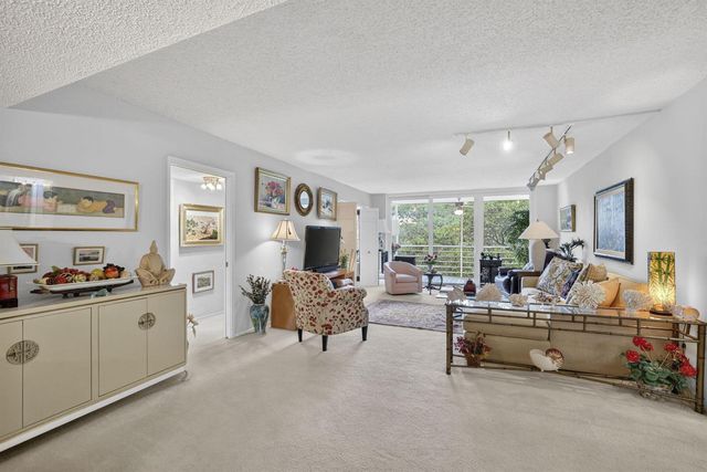 3900 Oaks Clubhouse Drive 410, Pompano Beach, FL 33069