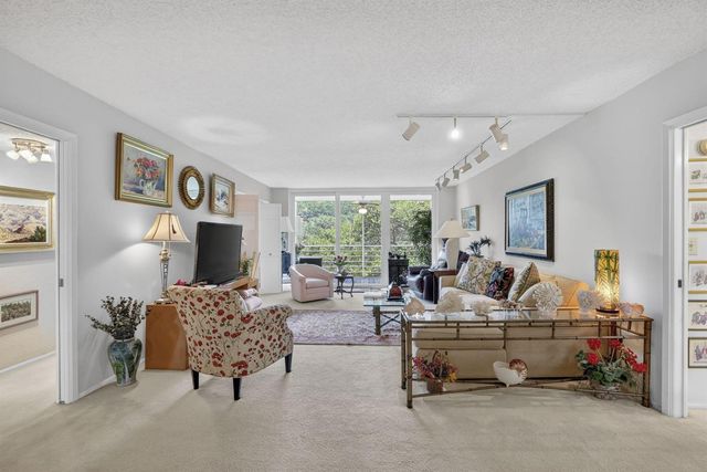 3900 Oaks Clubhouse Drive 410, Pompano Beach, FL 33069