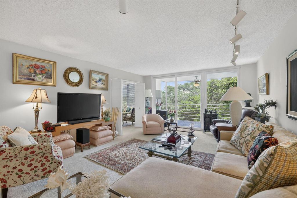3900 Oaks Clubhouse Drive 410, Pompano Beach, FL 33069