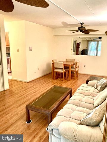 4 DOVER HALL, Dover, DE 19904