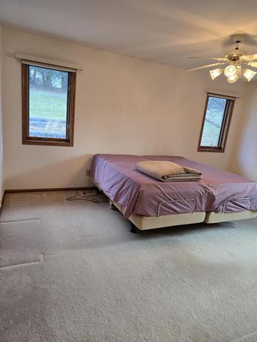 1555 W Golf Drive, Platteville, WI 53818