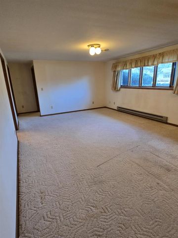 1555 W Golf Drive, Platteville, WI 53818