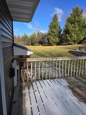 1555 W Golf Drive, Platteville, WI 53818