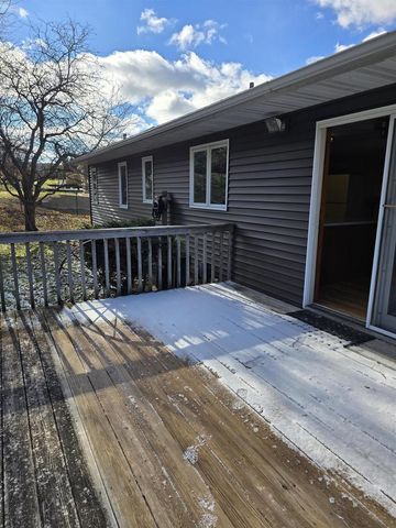 1555 W Golf Drive, Platteville, WI 53818