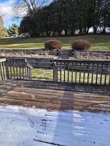 1555 W Golf Drive, Platteville, WI 53818