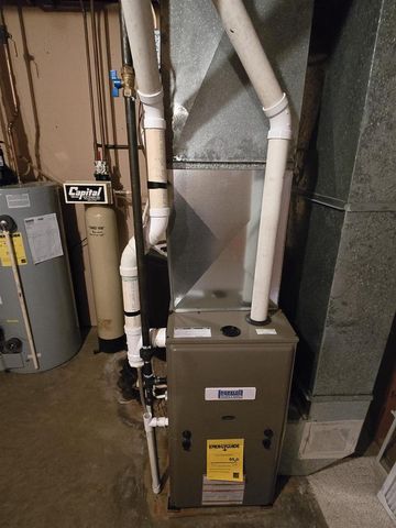 1555 W Golf Drive, Platteville, WI 53818