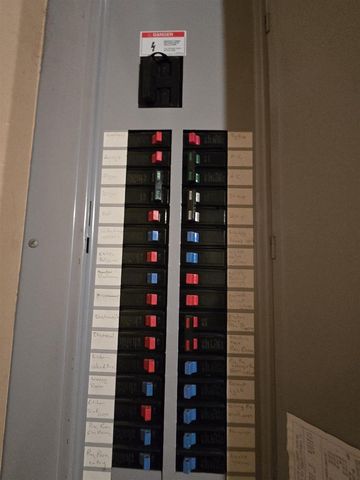 1555 W Golf Drive, Platteville, WI 53818