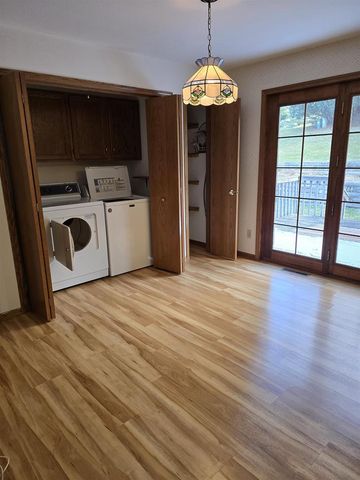 1555 W Golf Drive, Platteville, WI 53818