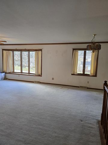 1555 W Golf Drive, Platteville, WI 53818