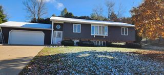 1555 W Golf Drive, Platteville, WI 53818