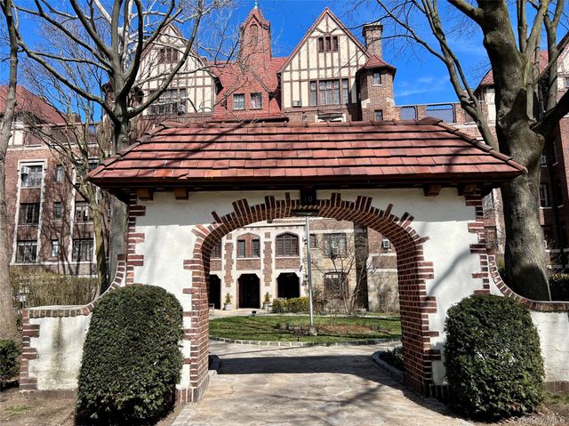 10 Holder Place 2A, Forest Hills, NY 11375