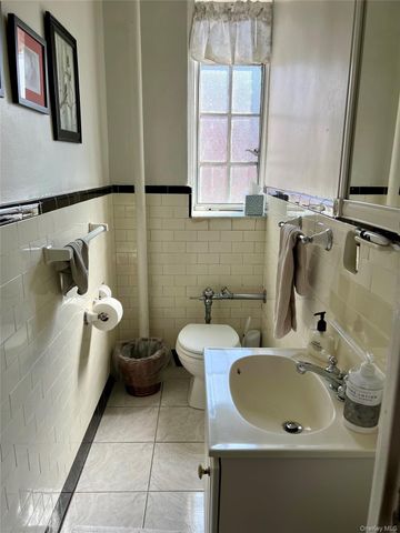 10 Holder Place 2A, Forest Hills, NY 11375