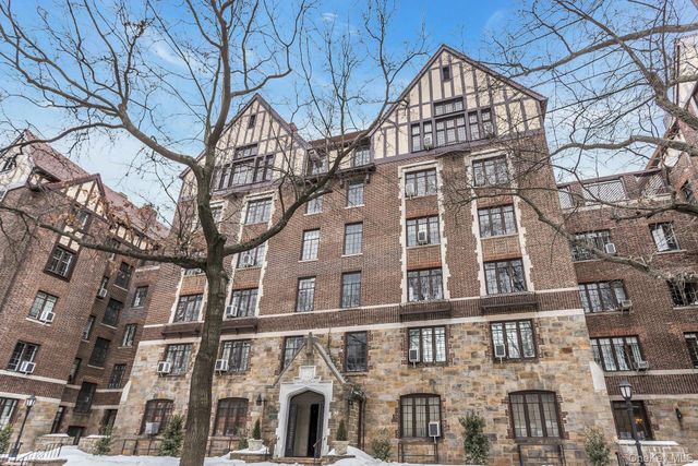 10 Holder Place 2A, Forest Hills, NY 11375