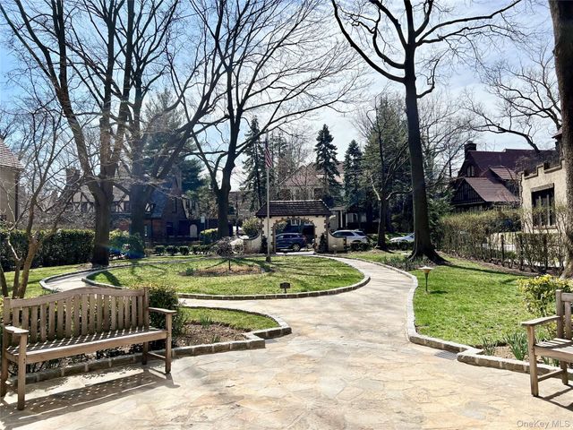 10 Holder Place 2A, Forest Hills, NY 11375