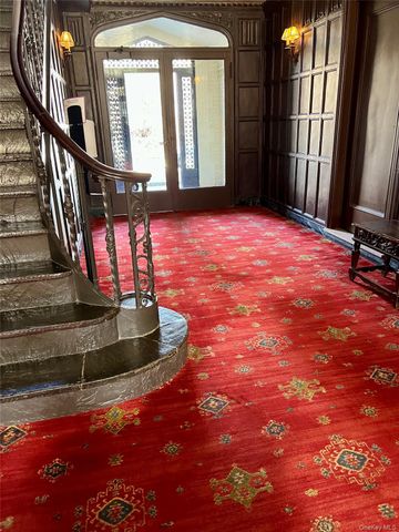 10 Holder Place 2A, Forest Hills, NY 11375