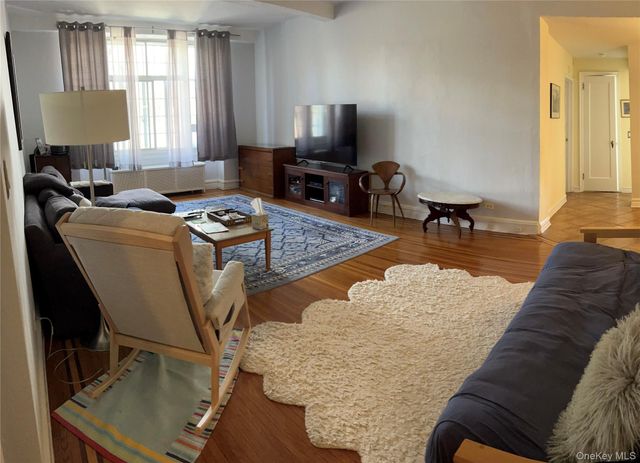 10 Holder Place 2A, Forest Hills, NY 11375