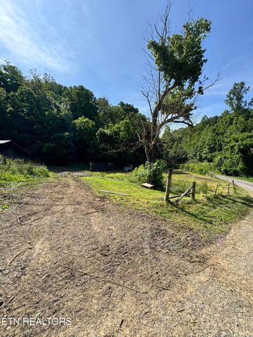 2395 Howard Rd, Bybee, TN 37713