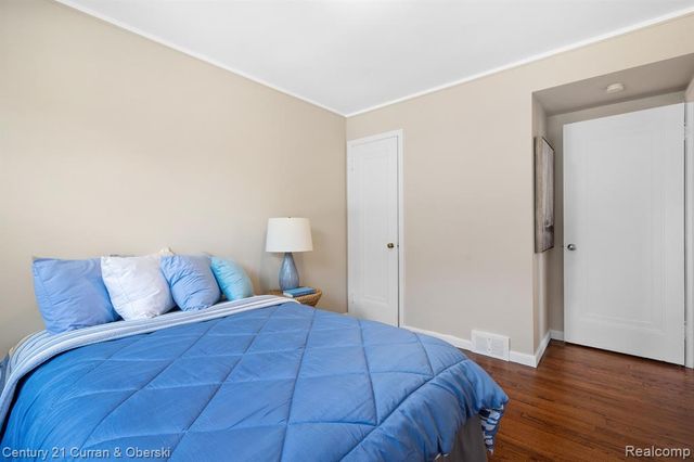 20488 Fleetwood Drive, Harper Woods, MI 48225