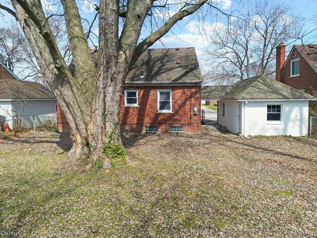 20488 Fleetwood Drive, Harper Woods, MI 48225