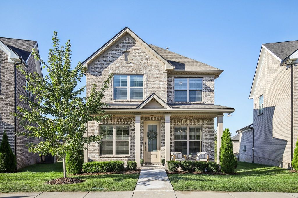 1006 Paddock Park Cir, Gallatin, TN 37066