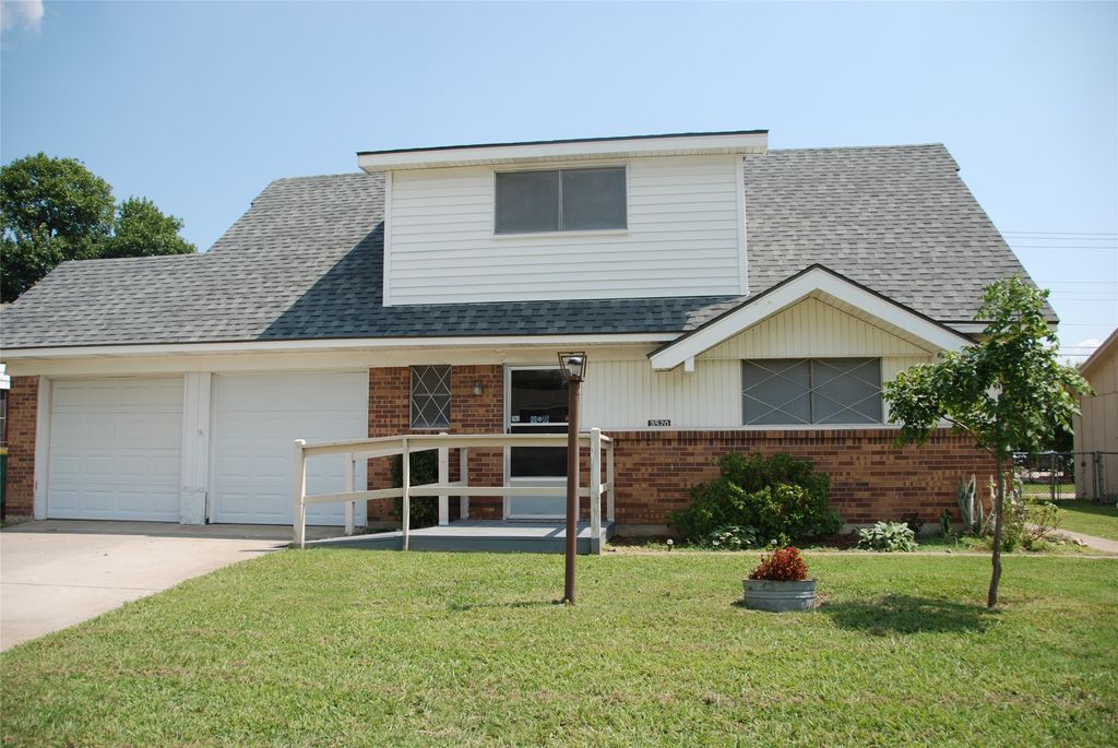 3520 Sunnydale Lane, Denton, TX 76209