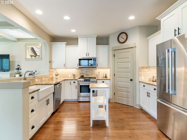 5521 Se STEELE St, Portland, OR 97206