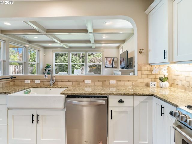 5521 Se STEELE St, Portland, OR 97206