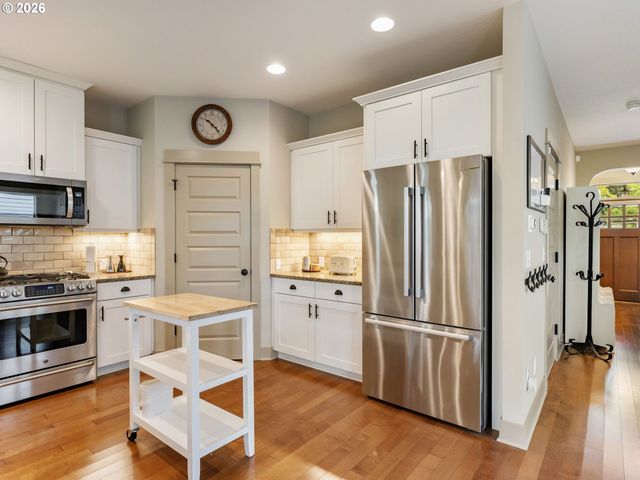 5521 Se STEELE St, Portland, OR 97206