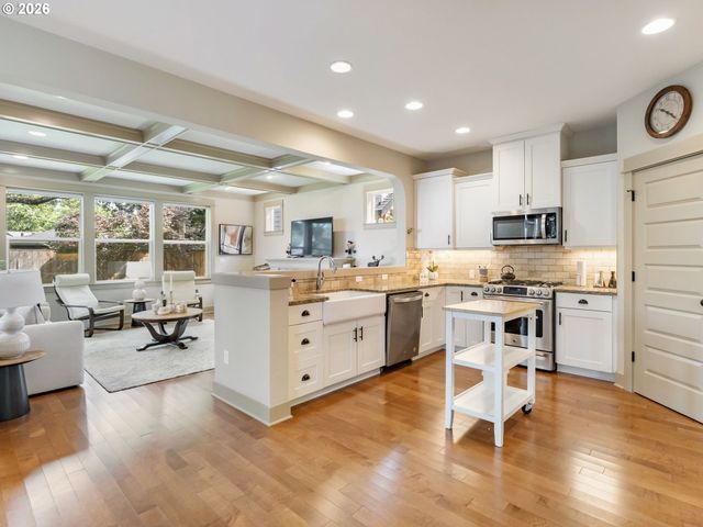 5521 Se STEELE St, Portland, OR 97206
