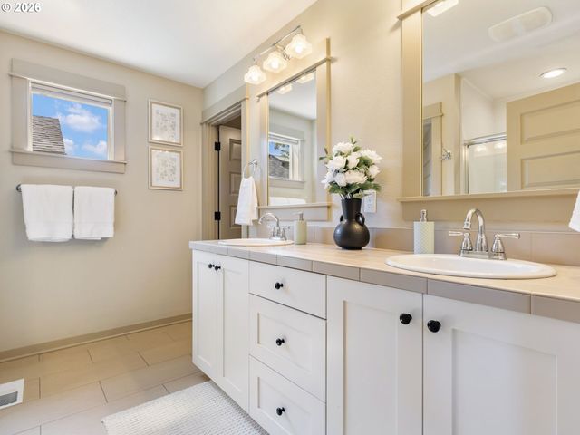 5521 Se STEELE St, Portland, OR 97206