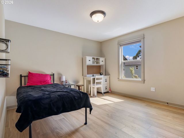 5521 Se STEELE St, Portland, OR 97206
