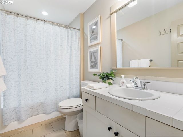 5521 Se STEELE St, Portland, OR 97206