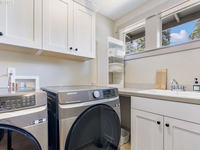 5521 Se STEELE St, Portland, OR 97206
