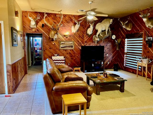 375 Bluntzer Rd, Jourdanton, TX 78026