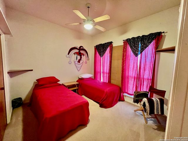375 Bluntzer Rd, Jourdanton, TX 78026