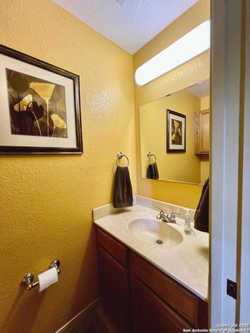 375 Bluntzer Rd, Jourdanton, TX 78026