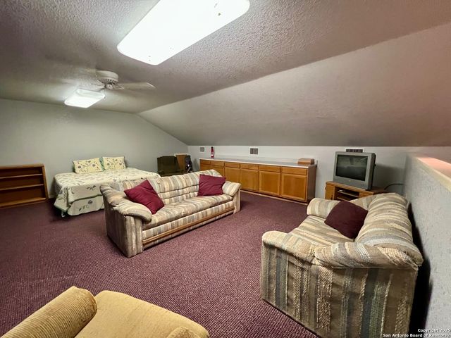 375 Bluntzer Rd, Jourdanton, TX 78026